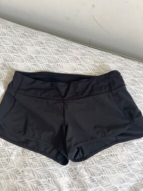 Lululemon speed up size 8 black 2.5 inch